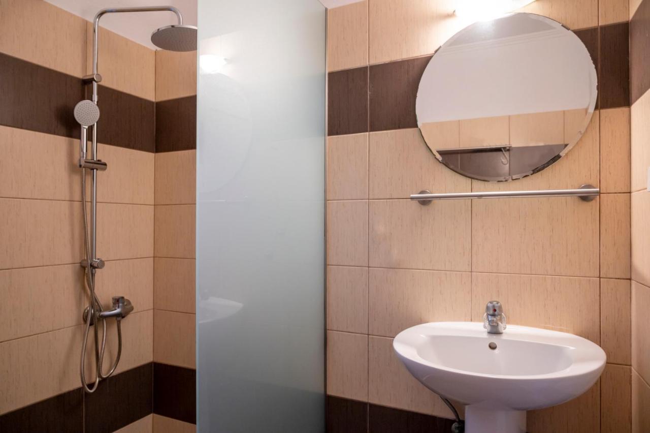 Sunset Studios - Suites With Seaview & Back Side Apartements توروني المظهر الخارجي الصورة