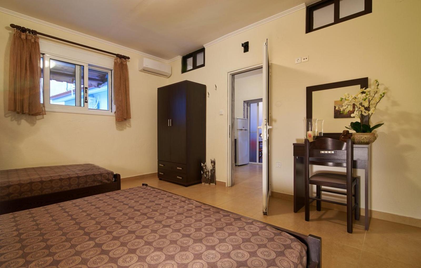 Sunset Studios - Suites With Seaview & Back Side Apartements توروني المظهر الخارجي الصورة